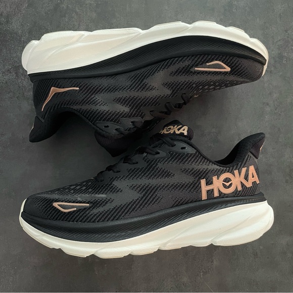 Hoka Shoes - Hoka one one Clifton 9 running shoes size 7.5 Women’s preowned